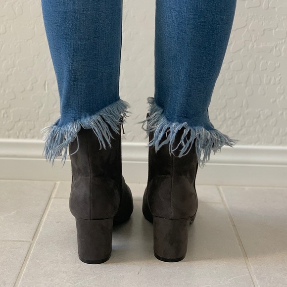 NIB Gray Kitten Block Heel Chelsea Ankle Booties - Picture 5 of 8